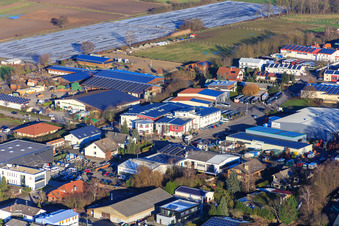 Vue aérienne de Zone industrielle de Am Gäxwald vue de l'ouest à Herxheim bei Landau dans le département Rhénanie-Palatinat, Allemagne
