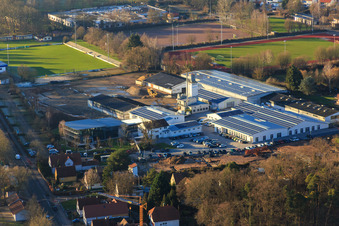 Vue aérienne de Quartier Lanzet depuis l'est avec Hagebau Kompakt - Gillet Baustoffe GmbH à Herxheim bei Landau dans le département Rhénanie-Palatinat, Allemagne