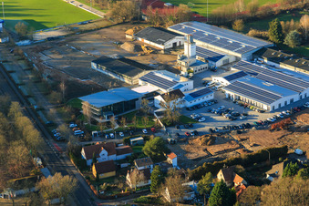 Vue oblique de Quartier Lanzet depuis l'est avec Hagebau Kompakt - Gillet Baustoffe GmbH à Herxheim bei Landau dans le département Rhénanie-Palatinat, Allemagne