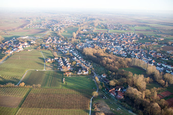 Enregistrement par drone de Quartier Ingenheim in Billigheim-Ingenheim dans le département Rhénanie-Palatinat, Allemagne