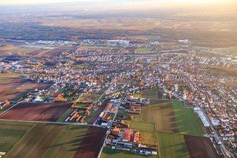 Vue aérienne de Vue de la ville depuis le nord à Herxheim bei Landau dans le département Rhénanie-Palatinat, Allemagne