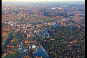 Vue aérienne de Vue de la ville en hiver depuis l'ouest à Rülzheim dans le département Rhénanie-Palatinat, Allemagne
