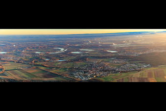 Vue aérienne de Vue d'ensemble de la ville en hiver depuis le nord-ouest à Rheinzabern dans le département Rhénanie-Palatinat, Allemagne