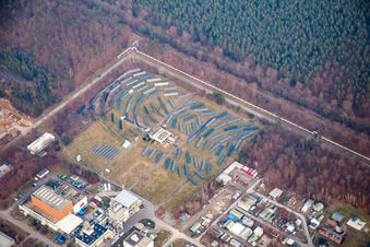 Vue aérienne de Campus universitaire KIT - Campus Nord (ancien Centre de recherche nucléaire de Karlsruhe) à le quartier Leopoldshafen in Eggenstein-Leopoldshafen dans le département Bade-Wurtemberg, Allemagne