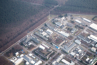 Campus Nord du KIK à le quartier Leopoldshafen in Eggenstein-Leopoldshafen dans le département Bade-Wurtemberg, Allemagne du point de vue du drone