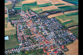Vue aérienne de Vue du village en hiver depuis l'est à Freckenfeld dans le département Rhénanie-Palatinat, Allemagne