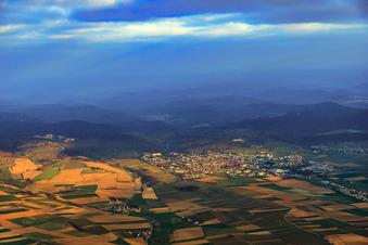 Vue aérienne de Vue de la ville en hiver depuis l'est à Bad Bergzabern dans le département Rhénanie-Palatinat, Allemagne