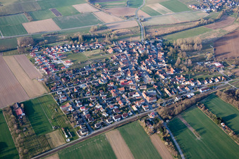 Vue aérienne de Vue sur le village à Barbelroth dans le département Rhénanie-Palatinat, Allemagne