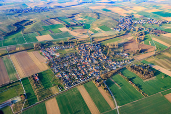 Vue aérienne de Vue d'ensemble du village en hiver depuis le nord à Barbelroth dans le département Rhénanie-Palatinat, Allemagne