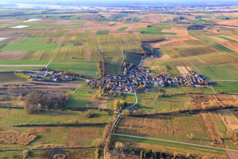 Photographie aérienne de Vue d'ensemble du village en hiver depuis le nord à Hergersweiler dans le département Rhénanie-Palatinat, Allemagne