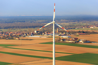 Vue d'oiseau de Parc éolien de Minfeld à Minfeld dans le département Rhénanie-Palatinat, Allemagne