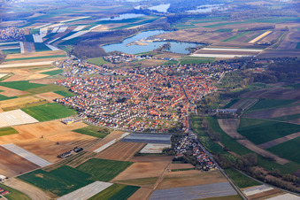 Vue aérienne de Vue de la ville depuis le sud à Waldsee dans le département Rhénanie-Palatinat, Allemagne