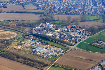 Vue aérienne de Zone industrielle de Kehl et Im Ried à Altrip dans le département Rhénanie-Palatinat, Allemagne