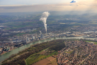Vue aérienne de Grande centrale électrique Mannheim au bord du Rhin à le quartier Neckarau in Mannheim dans le département Bade-Wurtemberg, Allemagne