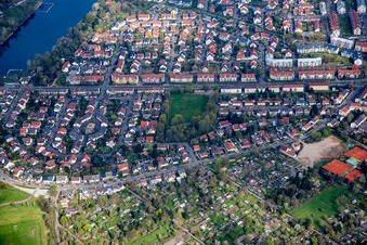 Vue aérienne de Quartier sur Rheingoldstraße dans la zone urbaine à le quartier Neckarau in Mannheim dans le département Bade-Wurtemberg, Allemagne