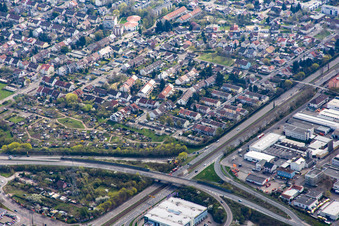 Vue aérienne de Pfingstberg à le quartier Rheinau in Mannheim dans le département Bade-Wurtemberg, Allemagne