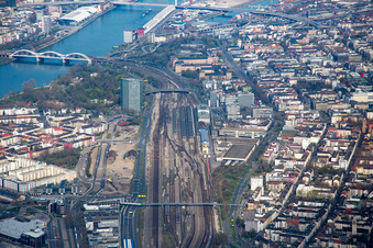 Vue aérienne de Gare centrale, château à le quartier Innenstadt in Mannheim dans le département Bade-Wurtemberg, Allemagne