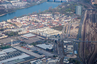 Vue aérienne de Site de l'ancienne usine de tracteurs Lanz (John Deere) à le quartier Lindenhof in Mannheim dans le département Bade-Wurtemberg, Allemagne