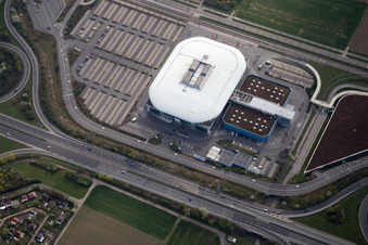 Vue aérienne de SAP Arena à le quartier Hochstätt in Mannheim dans le département Bade-Wurtemberg, Allemagne