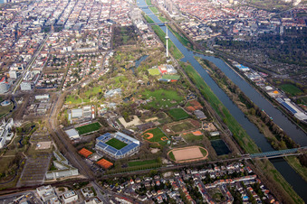 Vue aérienne de Luisenpark à le quartier Oststadt in Mannheim dans le département Bade-Wurtemberg, Allemagne