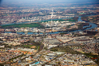 Vue aérienne de Île de Friesenheim à le quartier Luzenberg in Mannheim dans le département Bade-Wurtemberg, Allemagne