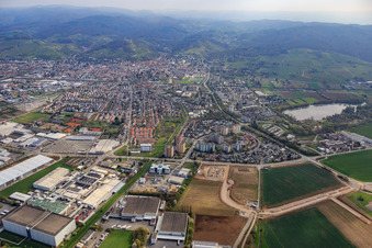 Photographie aérienne de Aperçu de la ville au-delà de l'A5 depuis le sud-ouest à Heppenheim dans le département Hesse, Allemagne