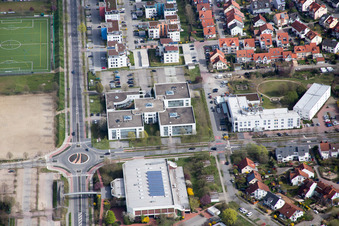 Vue aérienne de Zone industrielle et implantation d'entreprise Track&Trace Academy et Europa Hotel dans le quartier d'Auerbach à Bensheim dans le département Hesse, Allemagne