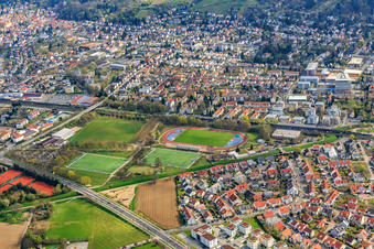 Vue aérienne de Stade Weiherhaus avec plage TSV RW Auerbach à Bensheim dans le département Hesse, Allemagne