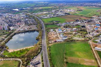 Vue aérienne de Itinéraire de l'A5 au lac de baignade Golf von Bensheim à Bensheim dans le département Hesse, Allemagne