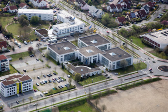 Vue oblique de Zone industrielle et implantation d'entreprise Track&Trace Academy et Europa Hotel dans le quartier d'Auerbach à Bensheim dans le département Hesse, Allemagne