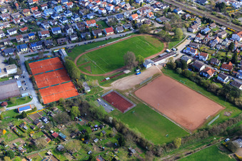 Vue aérienne de Terrains de sport à Zwingenberg dans le département Hesse, Allemagne