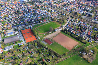 Vue aérienne de Terrains de sport à Zwingenberg dans le département Hesse, Allemagne