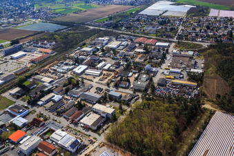 Vue aérienne de Zone industrielle de Sandwiesen à le quartier Sandwiese in Alsbach-Hähnlein dans le département Hesse, Allemagne