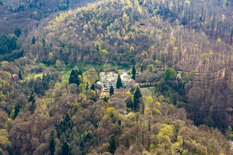 Vue aérienne de La gastronomie d'Annette au château de Heiligenberg à Seeheim-Jugenheim dans le département Hesse, Allemagne