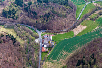 Vue aérienne de Moulin du Château à le quartier Nieder-Modau in Ober-Ramstadt dans le département Hesse, Allemagne