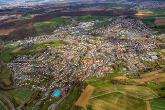 Vue aérienne de Vue des rues et des maisons dans les quartiers résidentiels à Ober-Ramstadt dans le département Hesse, Allemagne