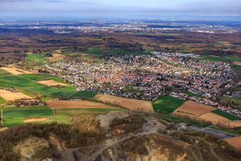 Vue aérienne de Vue de la ville depuis le sud-est à Roßdorf dans le département Hesse, Allemagne