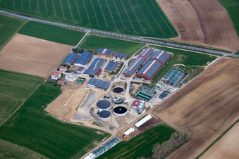 Vue aérienne de Ferme Karlshof à Roßdorf dans le département Hesse, Allemagne