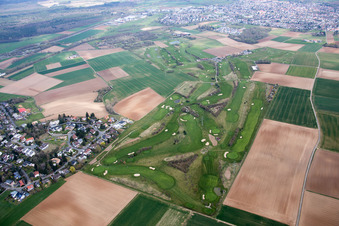 Vue aérienne de Zone de terrain de golf Golf Sport Park Groß-Zimmern à Groß-Zimmern dans le département Hesse, Allemagne