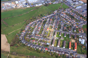 Vue aérienne de Berliner Straße à Groß-Zimmern dans le département Hesse, Allemagne