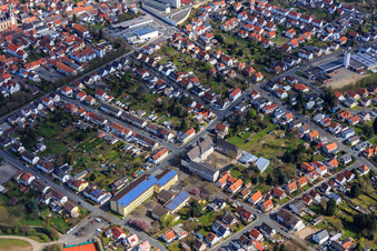 Vue aérienne de Goethestraße avec l'école polyvalente Goetheschule | École polyvalente coopérative du district de Darmstadt-Dieburg et Goetheschule-Halle ainsi que les pompiers volontaires de la ville de Dieburg à Dieburg dans le département Hesse, Allemagne