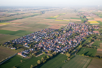 Vue aérienne de Essingen dans le département Rhénanie-Palatinat, Allemagne