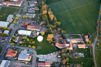 Vue aérienne de Dans le vieux tabouret à le quartier Speyerdorf in Neustadt an der Weinstraße dans le département Rhénanie-Palatinat, Allemagne