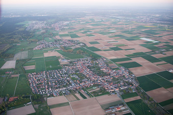 Vue aérienne de Ottersheim bei Landau dans le département Rhénanie-Palatinat, Allemagne