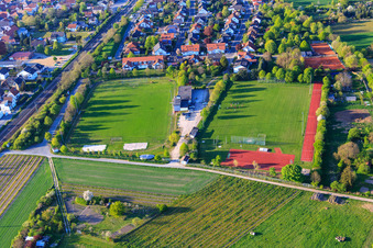 Photographie aérienne de Terrains de sport avec centre sportif Alsheim à Alsheim dans le département Rhénanie-Palatinat, Allemagne