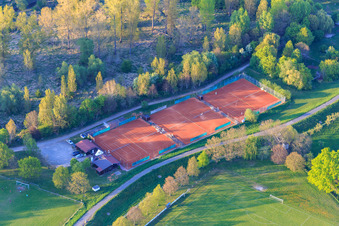 Vue aérienne de Terrains de sport du département de tennis du SKG Stockstadt à Stockstadt am Rhein dans le département Hesse, Allemagne