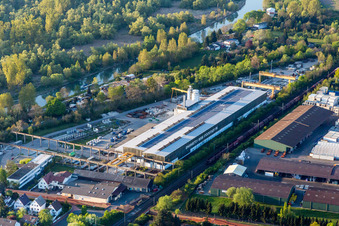 Vue aérienne de Locaux de l'usine de béton précontraint Finger Stockstadt GmbH & Co. KG à Stockstadt am Rhein dans le département Hesse, Allemagne