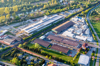 Vue oblique de Locaux de l'usine de béton précontraint Finger Stockstadt GmbH & Co. KG à Stockstadt am Rhein dans le département Hesse, Allemagne