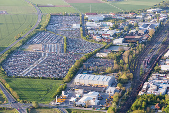 Vue aérienne de Places de parking du revendeur spécialisé ARS Altmann AG Automobillogistik - Filiale Riedstadt à Riedstadt dans le département Hesse, Allemagne