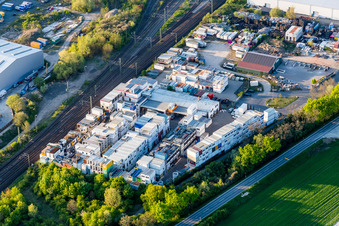 Vue aérienne de Entrepôt de conteneurs résidentiel de US Ungar Service GmbH dans le district de Goddelau à Riedstadt dans le département Hesse, Allemagne